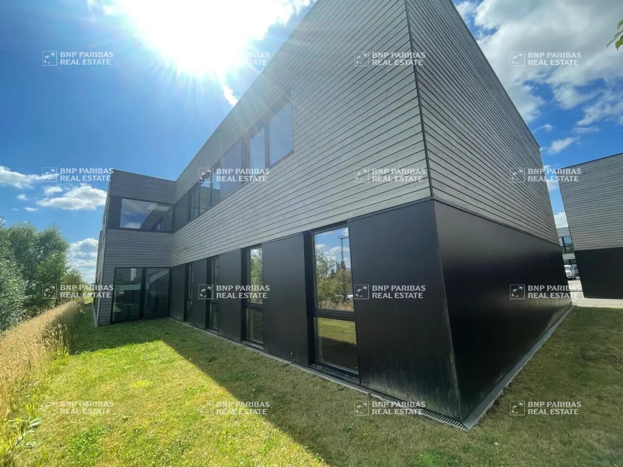 30 Avenue Pierre Mauroy, Loos for sale Primary Photo- Image 1 of 12