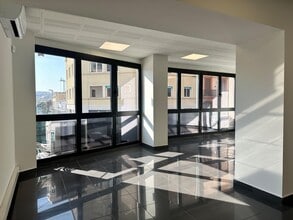 Retail in Manresa, Barcelona to rent Interior Photo- Image 2 of 8