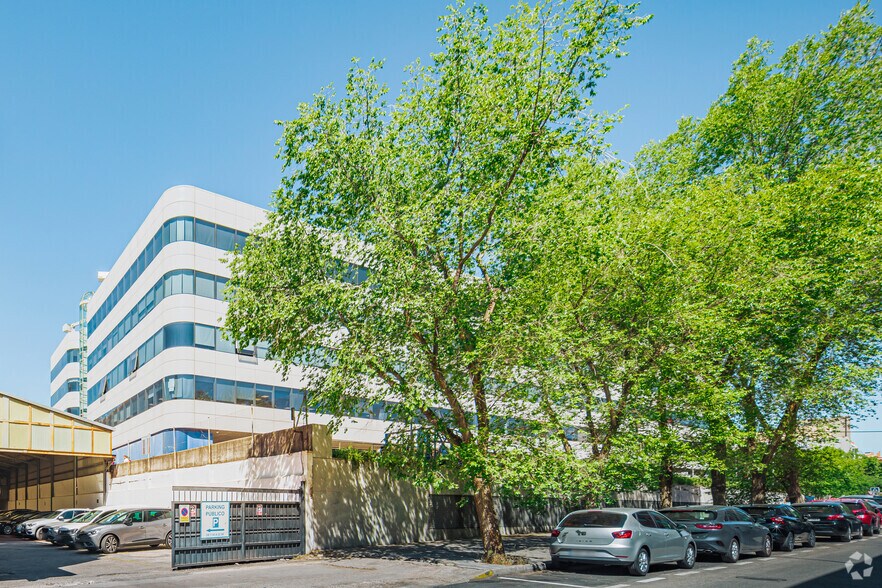 Calle Albasanz, 16, Madrid, Madrid to rent - Building Photo - Image 3 of 10