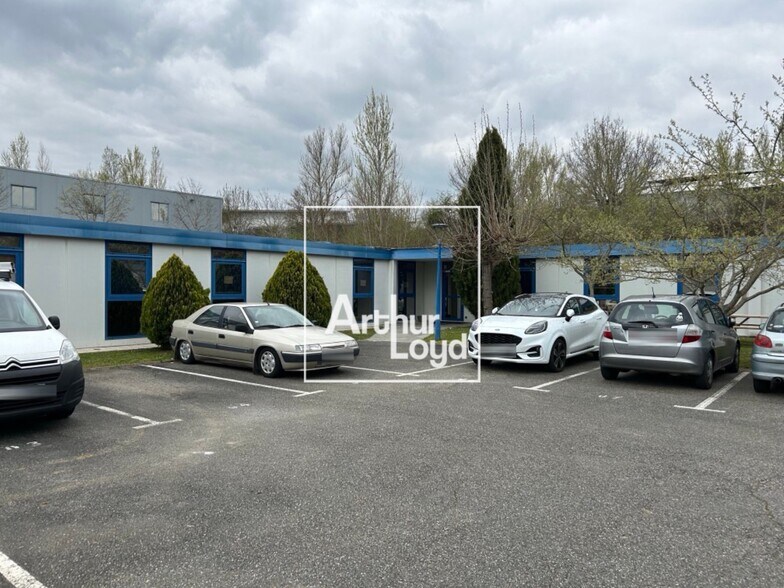 16 Rue Du Cassé, Saint-Jean to rent - Building Photo - Image 3 of 7