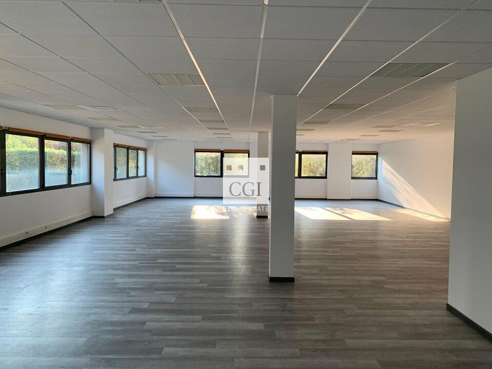 Office in Saint-Priest to rent Interior Photo- Image 1 of 1