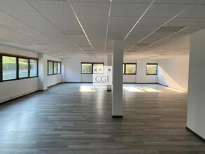 Office in Saint-Priest to rent Interior Photo- Image 1 of 1