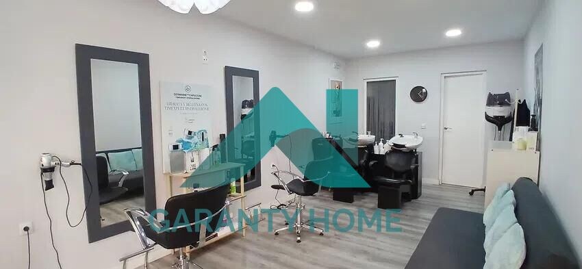 Retail in Cáceres, Cáceres to rent Interior Photo- Image 1 of 4