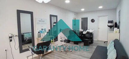 Retail in Cáceres, Cáceres to rent Interior Photo- Image 1 of 4