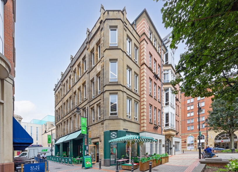 Trevelyan Sq, Leeds to rent - Building Photo - Image 3 of 3