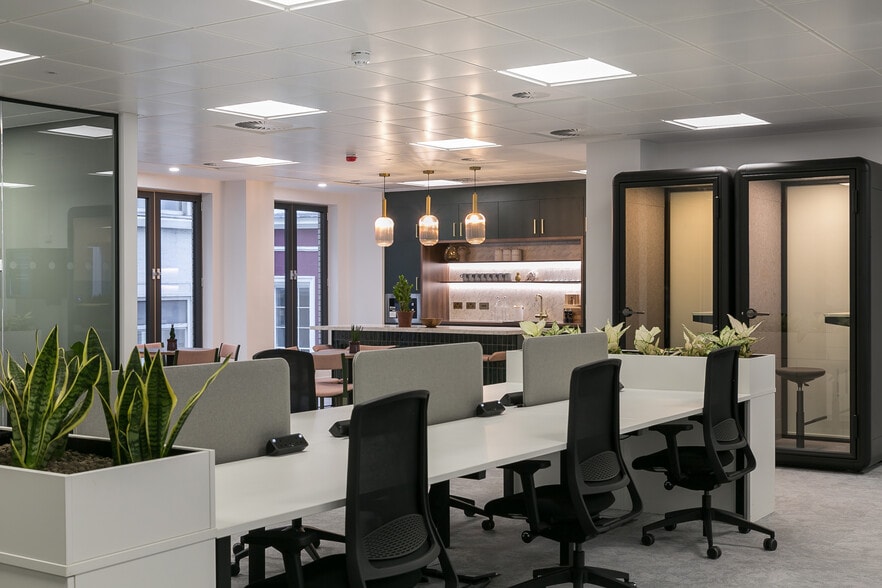 62 Cornhill, London to rent - Building Photo - Image 2 of 5