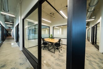 209 10th Ave S, Nashville, TN to rent Interior Photo- Image 2 of 3