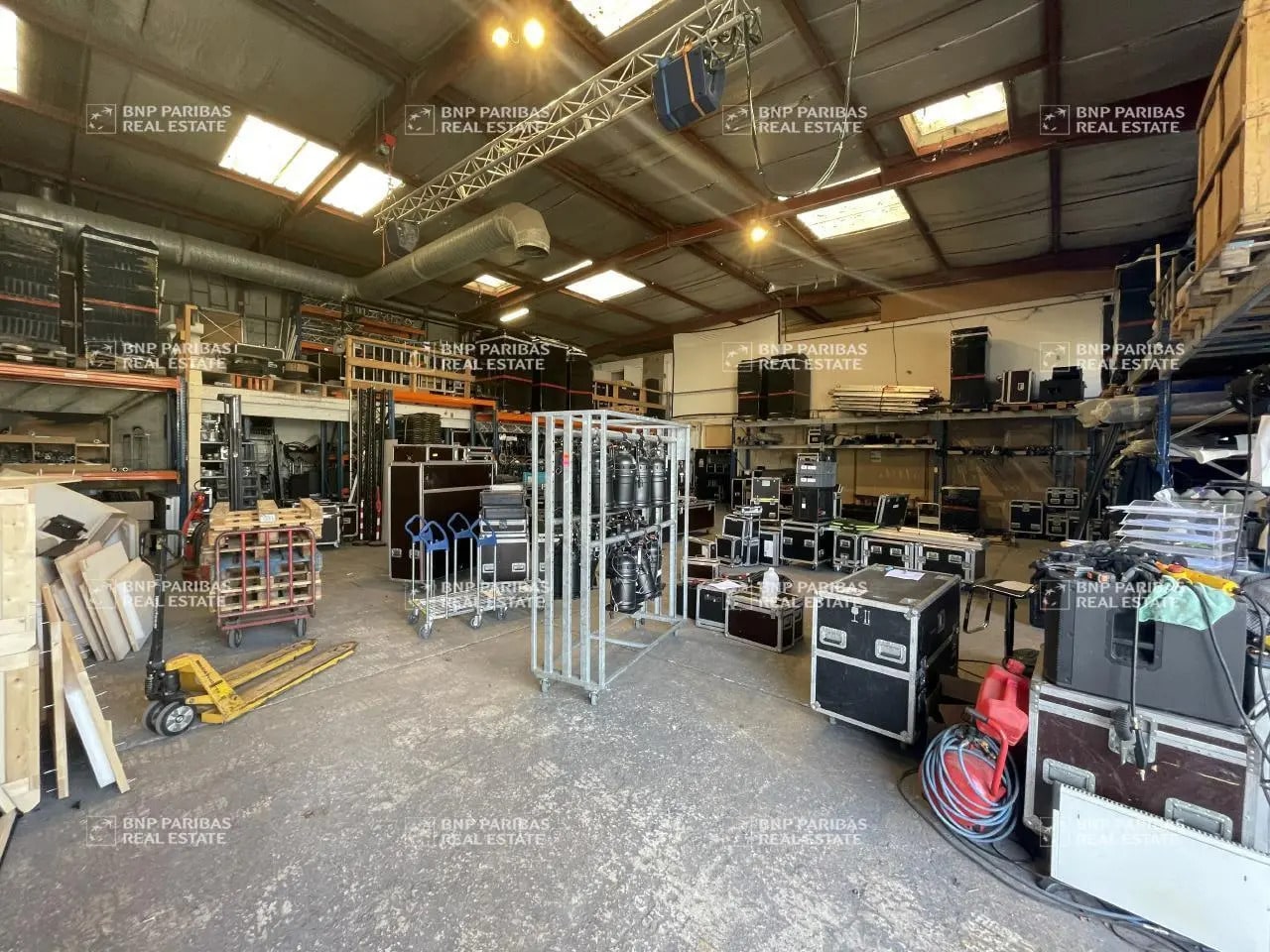 Light Industrial in Lagny-sur-Marne for sale Interior Photo- Image 1 of 5