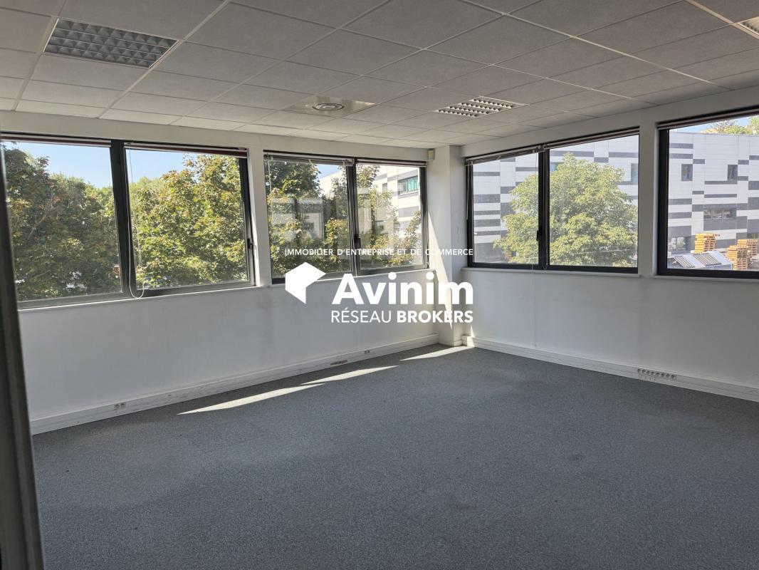 Light Industrial in Limonest for sale Interior Photo- Image 1 of 9