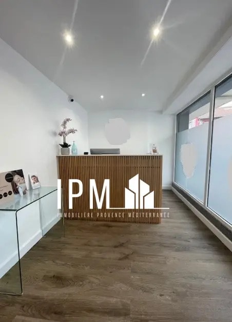 Retail in Marseille for sale Lobby- Image 1 of 6