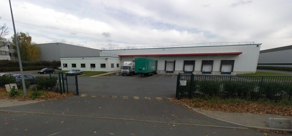 Industrial in Mitry-Mory to rent - Building Photo - Image 1 of 14
