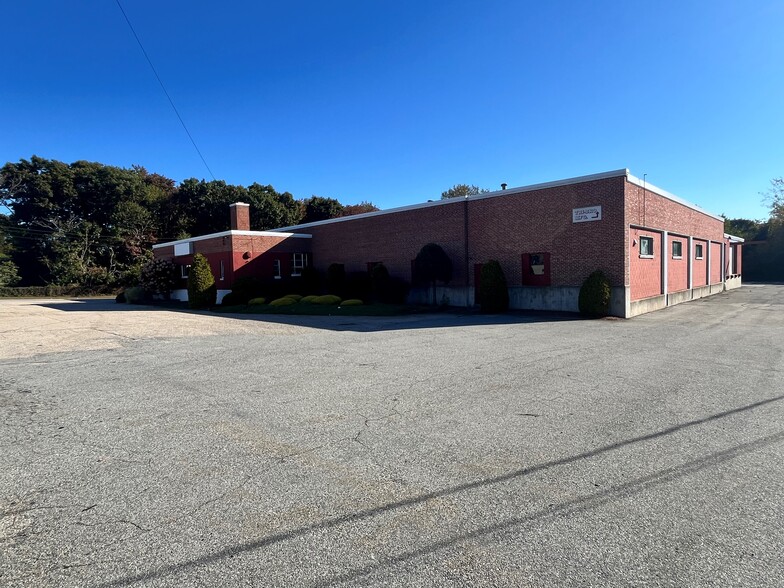 1370 Elmwood Ave, Cranston, RI for sale - Building Photo - Image 1 of 8