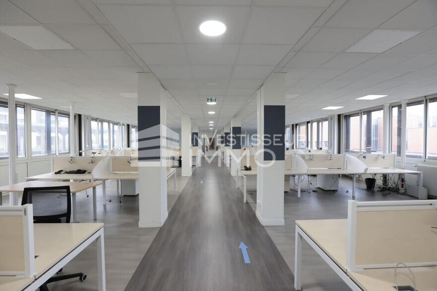 Office in Boissy Saint Leger to rent - Building Photo - Image 2 of 7