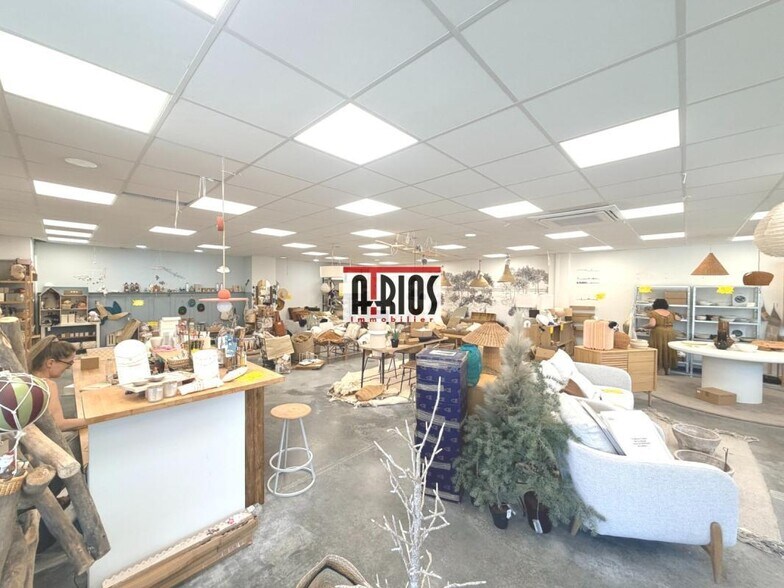 Retail in La Garde to rent - Interior Photo - Image 2 of 5