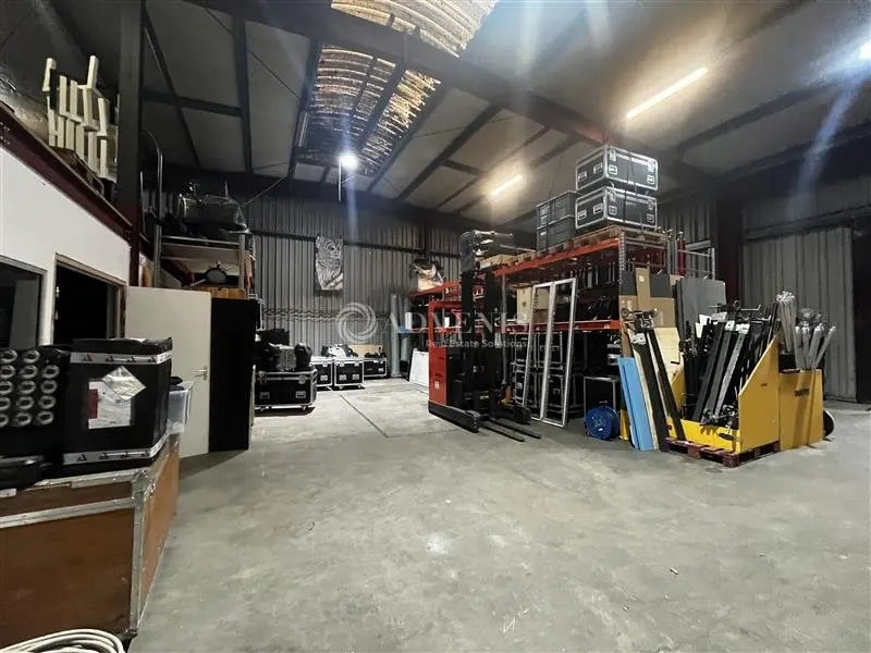 Location Local d'activités 629 m² - Photo 1