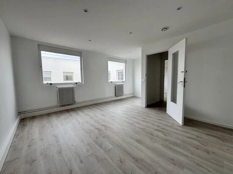 Office in Osny to rent - Interior Photo - Image 2 of 11