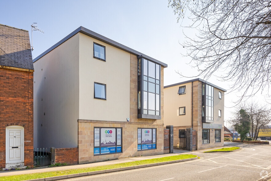 44 Park Rd, Chesterfield to rent - Building Photo - Image 2 of 2