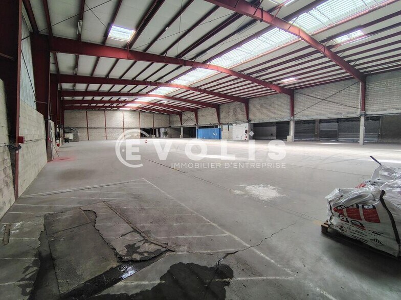 Industrial in Sucy En Brie to rent - Interior Photo - Image 2 of 14