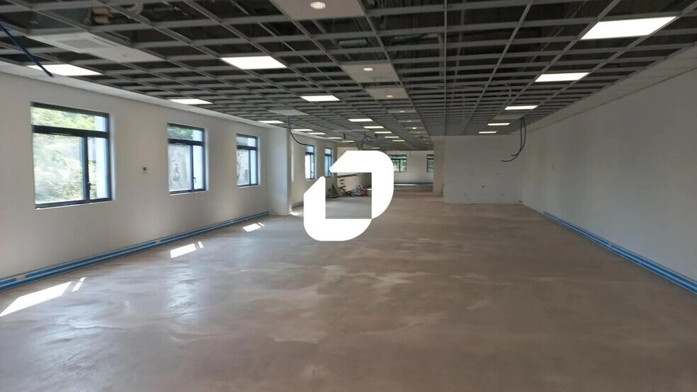 Industrial in Lisses to rent - Interior Photo - Image 3 of 9