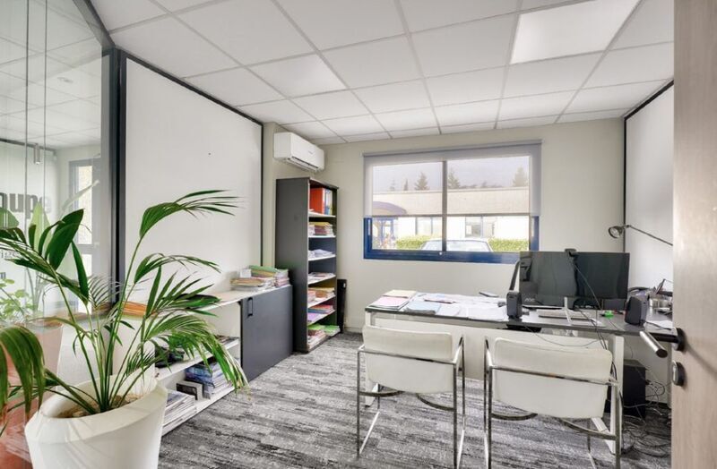 Le Favier, Saint-Genis-Laval to rent - Interior Photo - Image 3 of 23