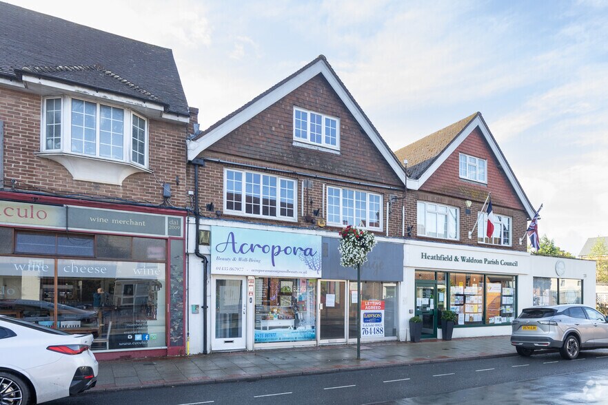 71 High St, Heathfield to rent - Primary Photo - Image 1 of 2