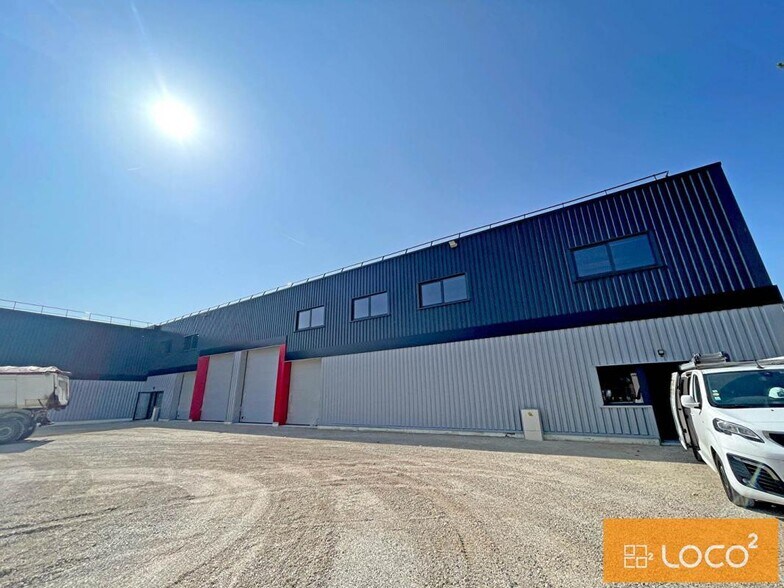 Light Industrial in Bruguières to rent - Building Photo - Image 2 of 7