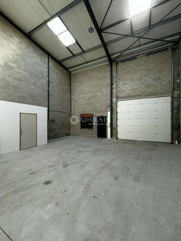 Location Entrepôt 135 m² - Photo 1