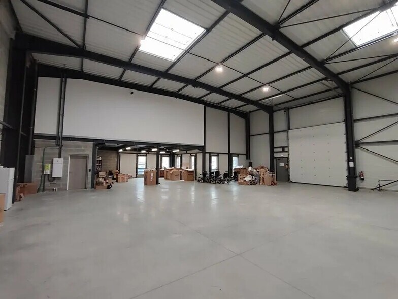 Light Industrial in Chassieu to rent - Building Photo - Image 3 of 8