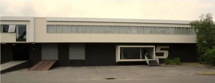 Industrial in Saint-Ouen-l'Aumône to rent Building Photo- Image 1 of 3