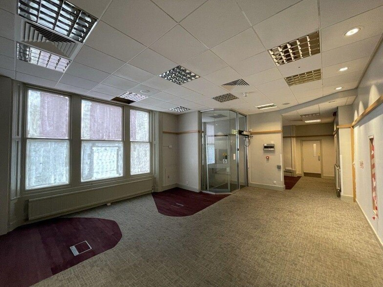 24-26 Ormskirk St, St. Helens to rent - Interior Photo - Image 2 of 14