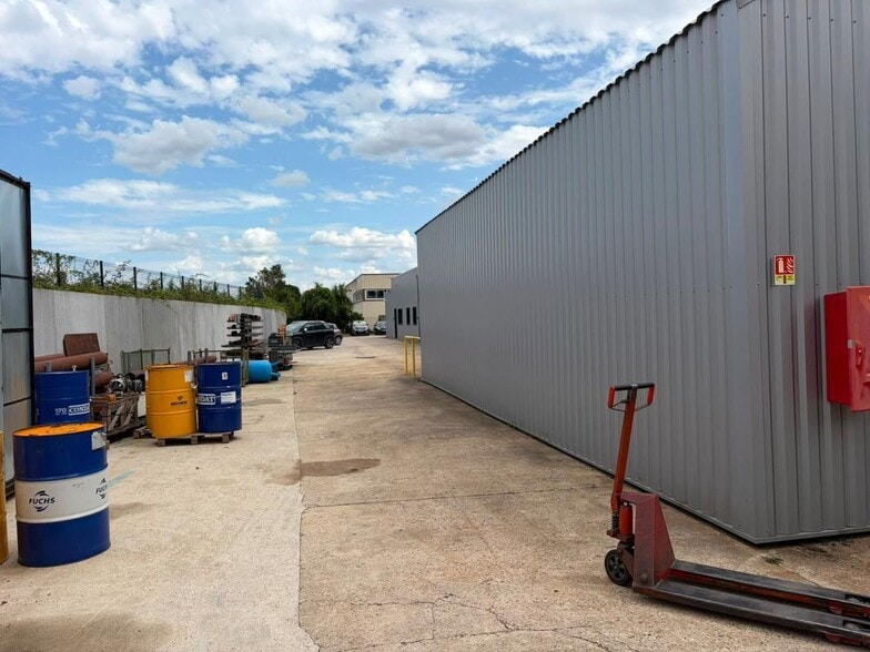 Light Industrial in Ecquevilly for sale - Building Photo - Image 3 of 12