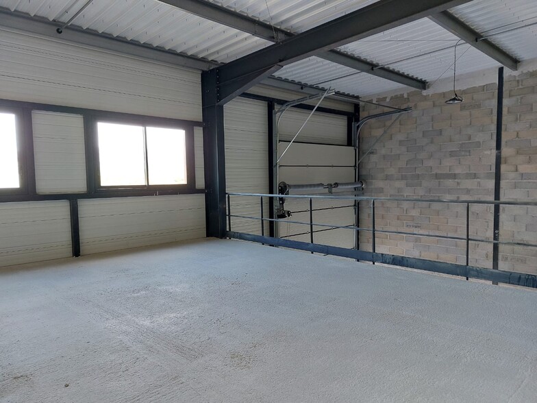 Av. de Varsovie, Signes to rent - Interior Photo - Image 3 of 6