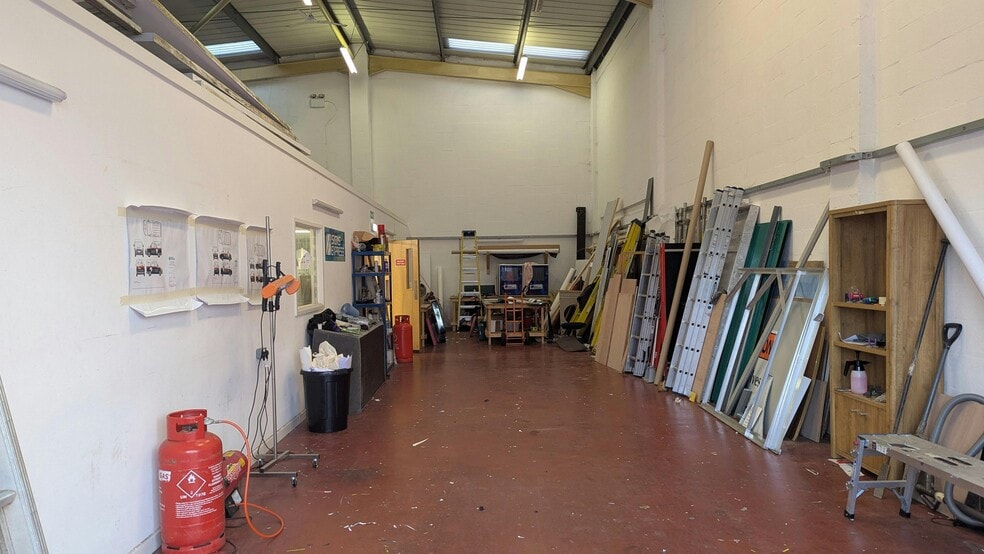 6 Red Ln, Coventry to rent - Building Photo - Image 2 of 11