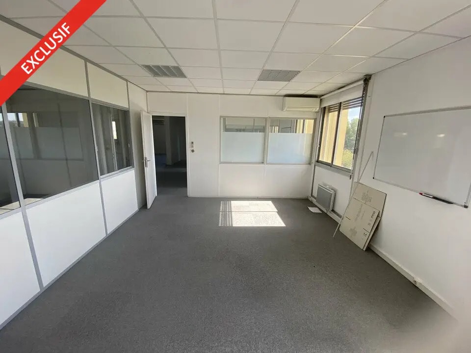 Location Bureaux 123 m² - Photo 1