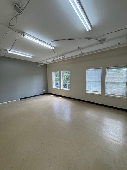 2 Coolidge St, Hudson, MA to rent - Interior Photo - Image 3 of 17