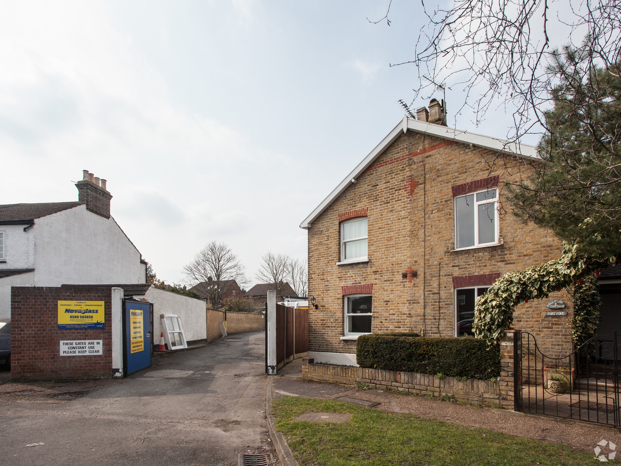 37-39 Upper Halliford Rd, Shepperton to rent Primary Photo- Image 1 of 3