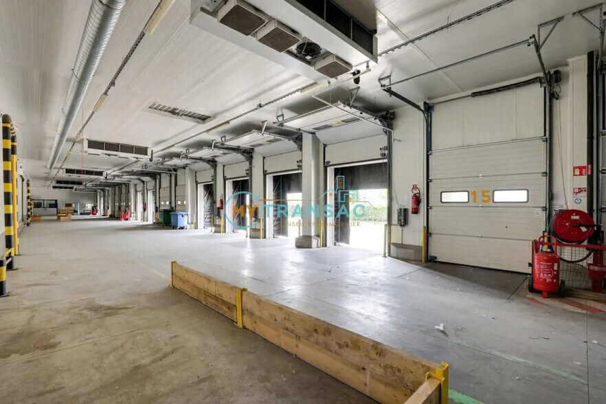 Industrial in Chilly-Mazarin to rent - Interior Photo - Image 2 of 12