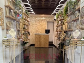 Retail in Barcelona, Barcelona to rent Interior Photo- Image 1 of 4