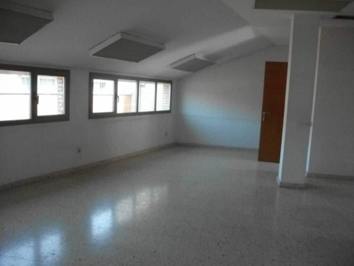 Passeig de Pere III, Manresa, Barcelona to rent Interior Photo- Image 1 of 3