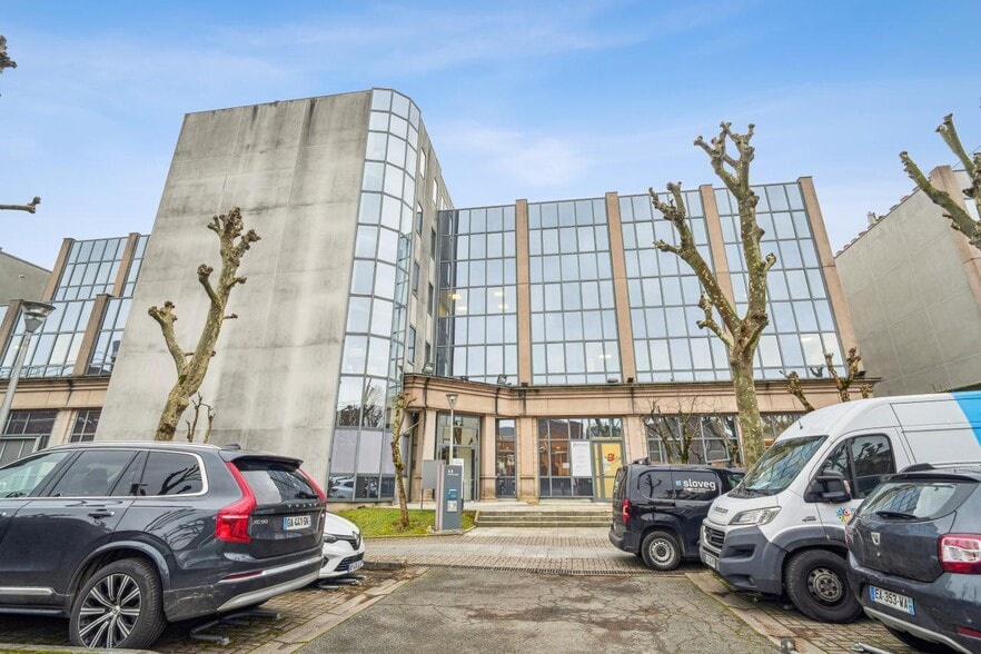 Office in Neuilly-Plaisance for sale - Building Photo - Image 1 of 20