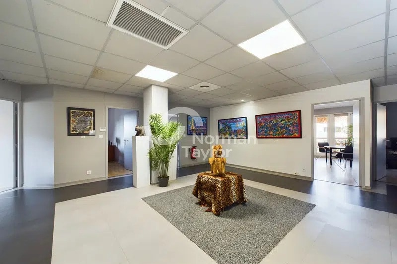 Vente Bureaux 456 m² - Photo 1
