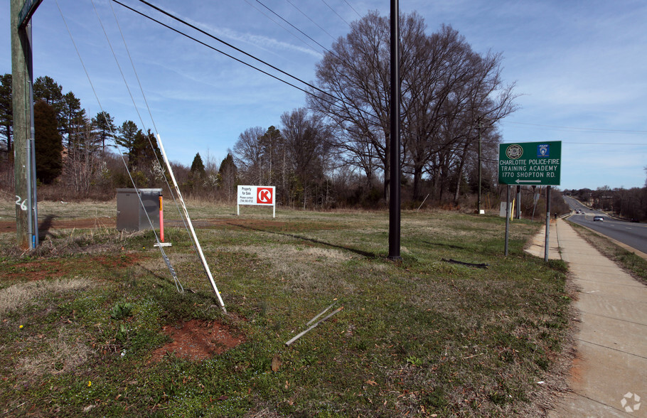 6438 S Tryon St, Charlotte, NC for sale - Building Photo - Image 2 of 7