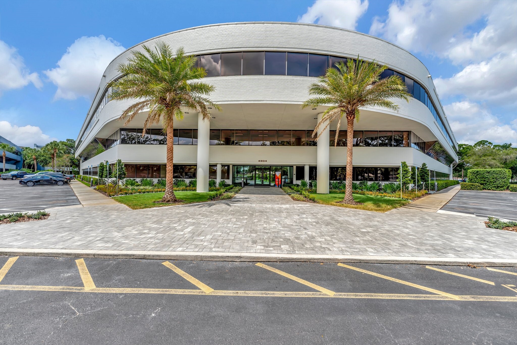 4904 Eisenhower Blvd, Tampa, FL to rent Building Photo- Image 1 of 14