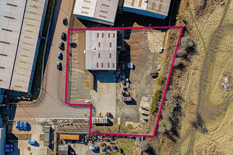 8 Clifton Vw, Broxburn to rent - Building Photo - Image 2 of 9