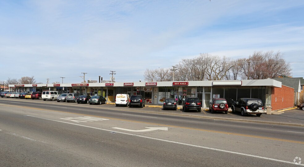 4704-4722 W Touhy Ave, Lincolnwood, IL for rent - Building Photo - Image 3 of 12