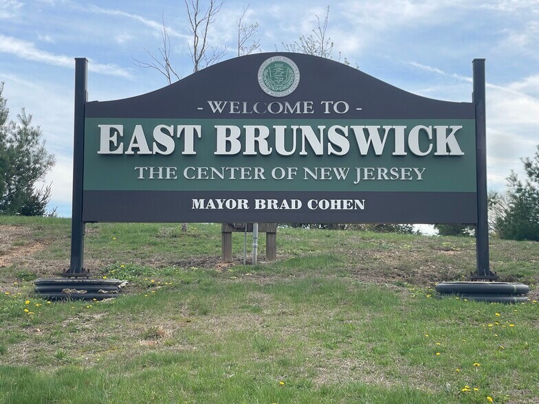 1 Tower Center Blvd, East Brunswick, NJ to rent - Building Photo - Image 3 of 23