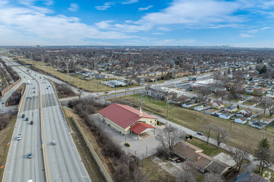 3131 S 100th St, Milwaukee, WI for rent - Building Photo - Image 3 of 5