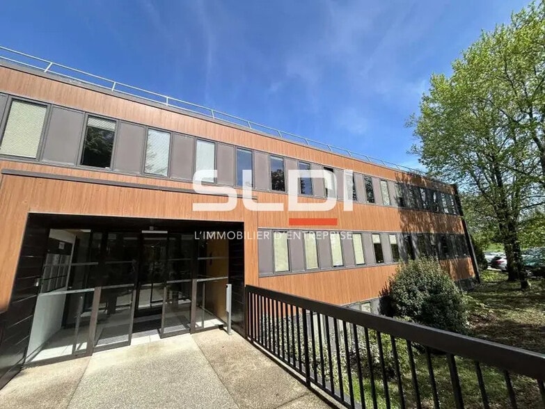 5 Route Du Paisy, Dardilly to rent - Building Photo - Image 2 of 13