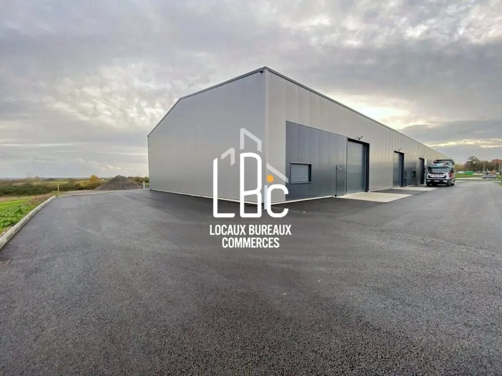 Location Local d'activités 330 m² - Photo 1