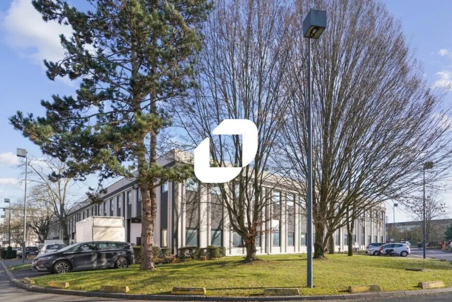 Light Industrial in Lognes to rent - Building Photo - Image 3 of 13